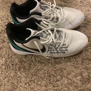 Nike Kyrie’s mens basketball shoes size 7